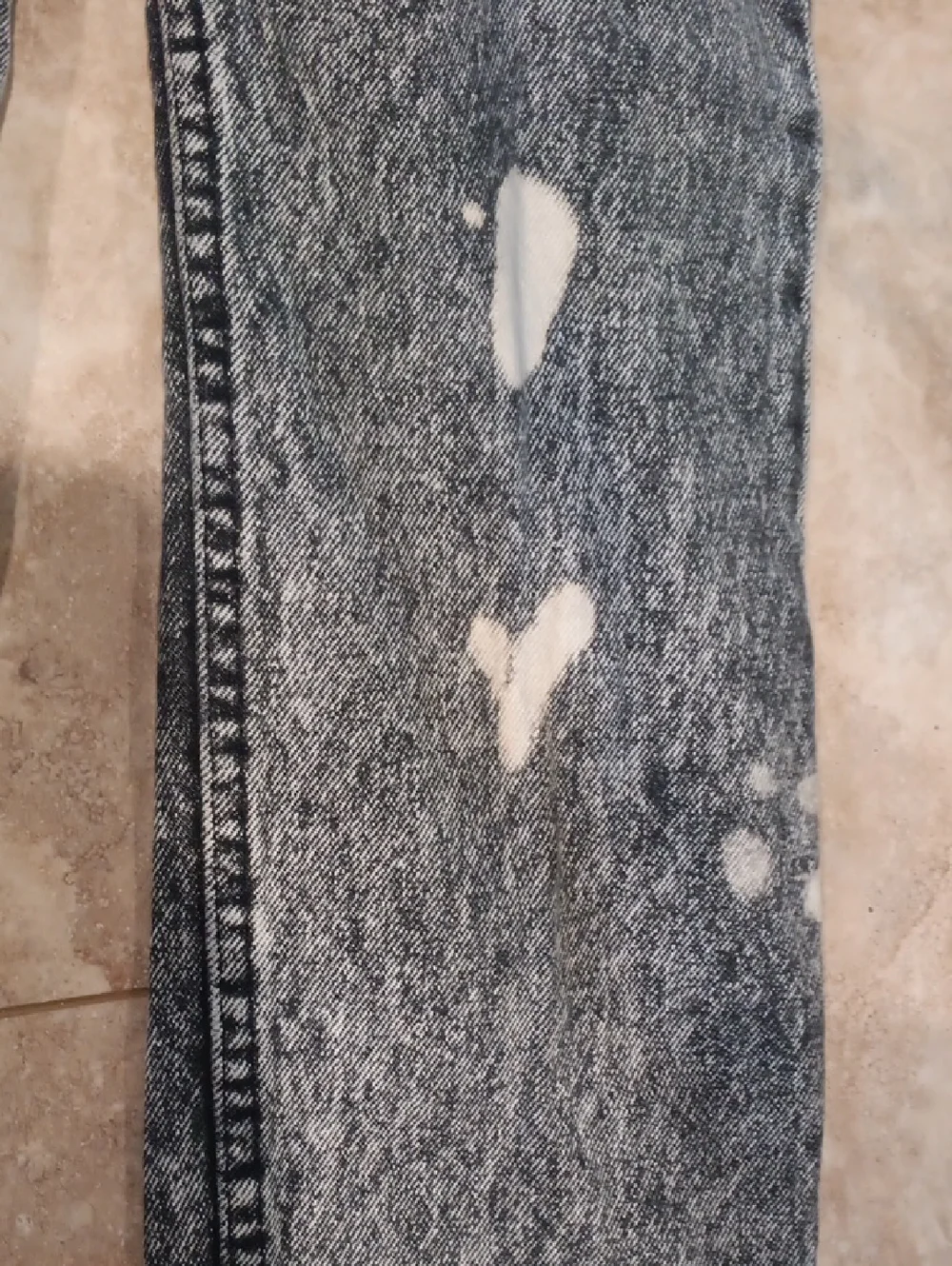 Levis Acid Wash Black - Picture 2 of 9